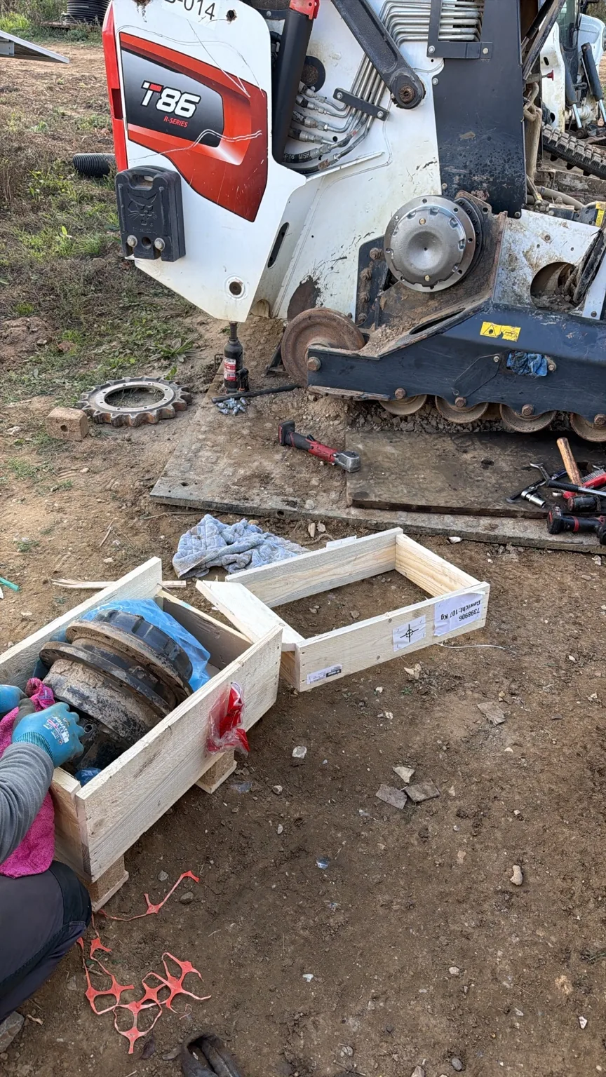 Bobcat T86 drive hub exposed during track motor replacement